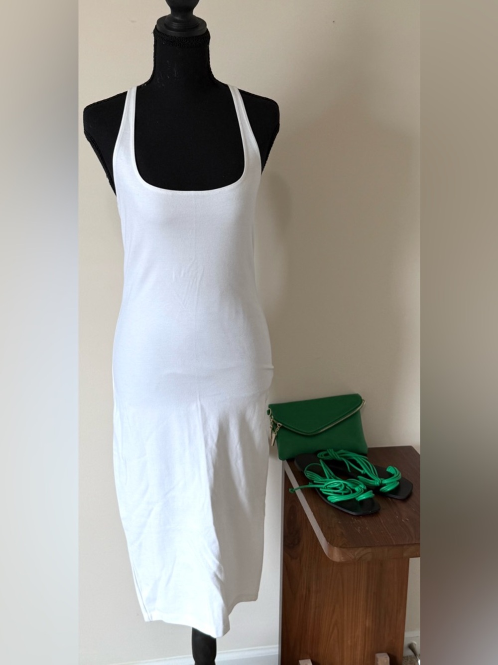 WHITE HOT Scoop Neck Bodycon Midi Dress (L)